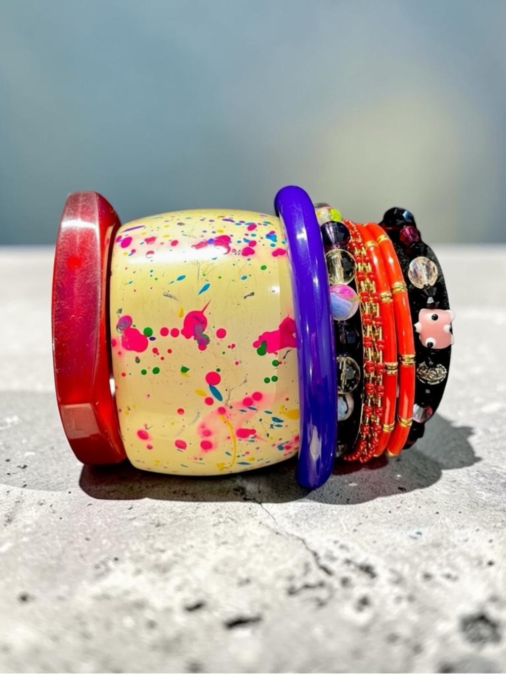 VTG 80s Resin Bangle Bracelet Stack Paint Splatter Chunky Acrylic Cuff Set - Picture 6 of 6